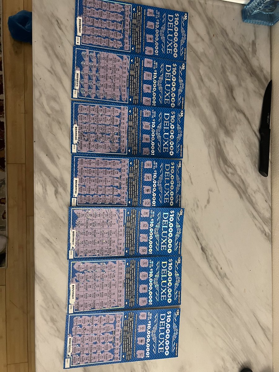 ephelpsnyc's tweet photo. @newyorklottery how you gonna make cards 1-7 in a roll of $30 cards ALL Losers?? Pretty sure you advertise odds are 1 in 4. No? I’d like an explanation on this https://t.co/bNFcn3U1vQ