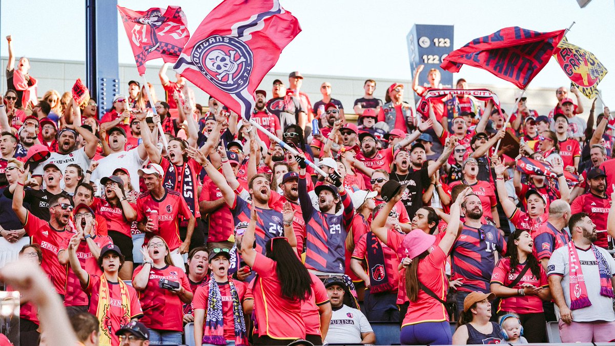 stlCITYsc's tweet photo. Blue Hell was 𝗖𝗜𝗧𝗬 𝗥𝗲𝗱 tonight 🫶

Thank you, STL! #AllForCITY https://t.co/wXUbj5HD8O
