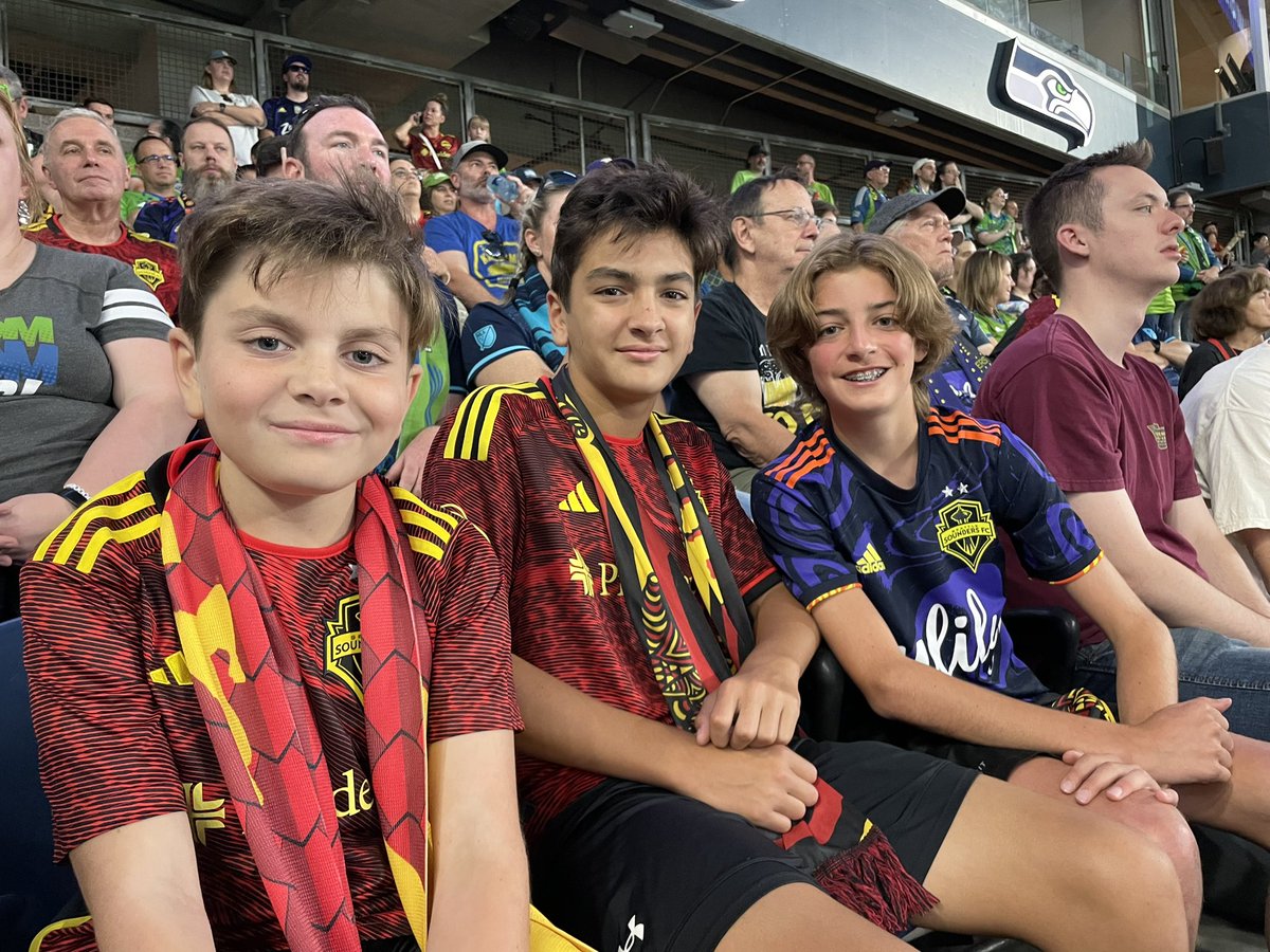 KelseySHK's tweet photo. #Soundermatchday https://t.co/sf8rzqbs4Y