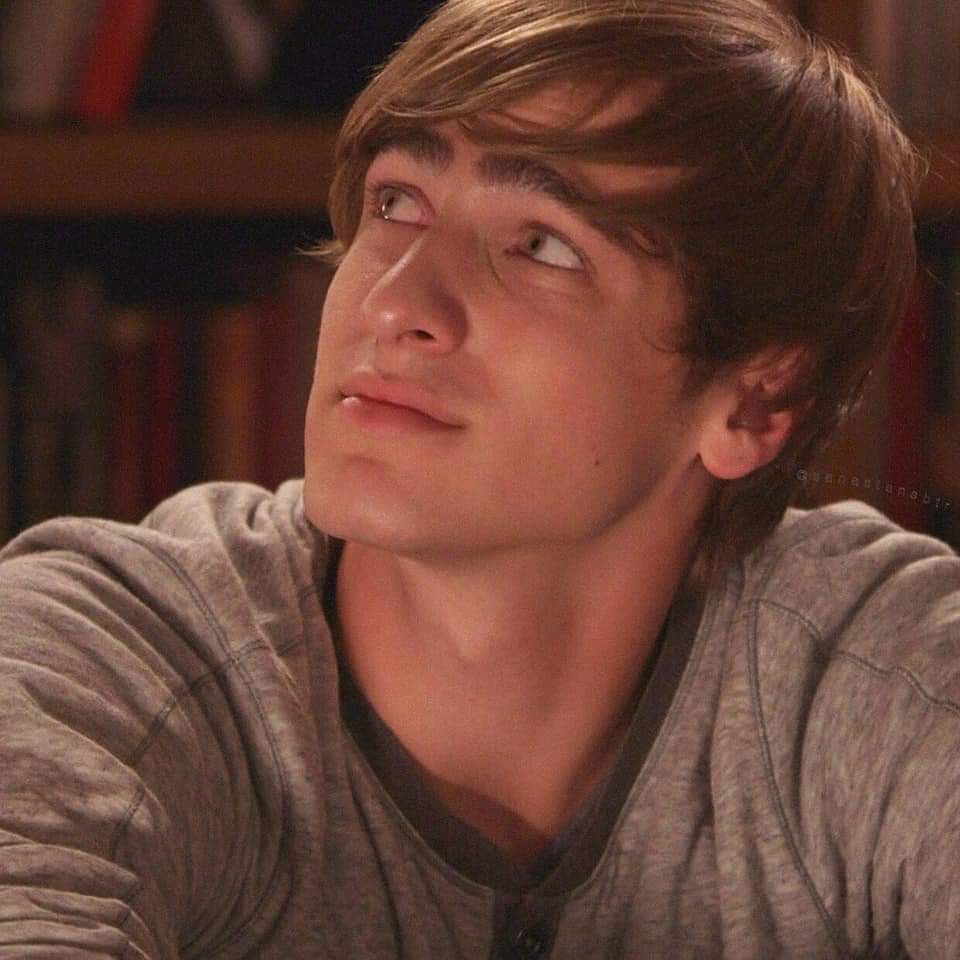 dailySchmidt3's tweet photo. Kendall Knight🫶🏻 https://t.co/vFzBnInll8