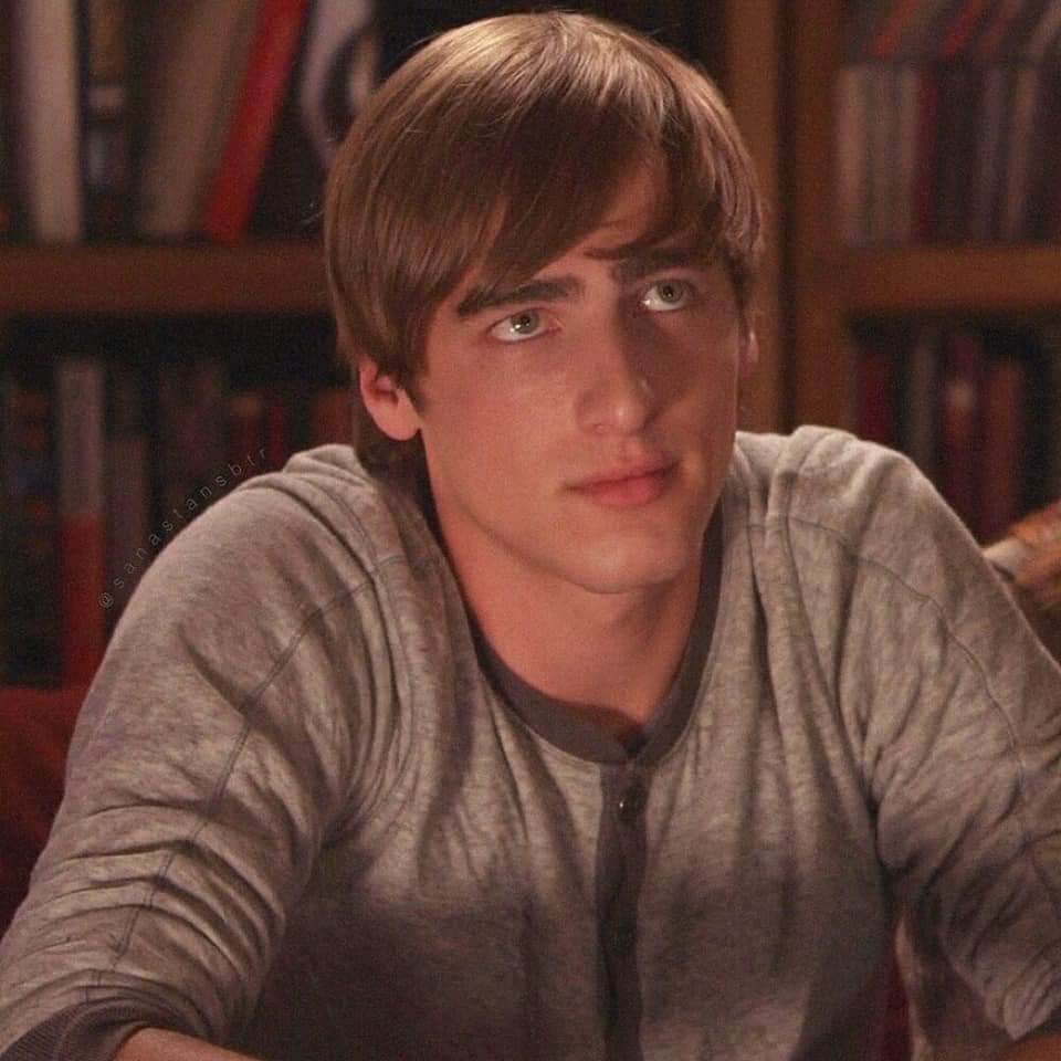 dailySchmidt3's tweet photo. Kendall Knight🫶🏻 https://t.co/vFzBnInll8
