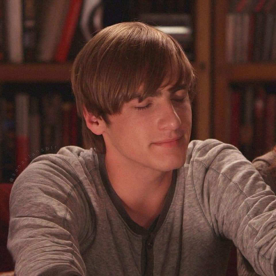 dailySchmidt3's tweet photo. Kendall Knight🫶🏻 https://t.co/vFzBnInll8