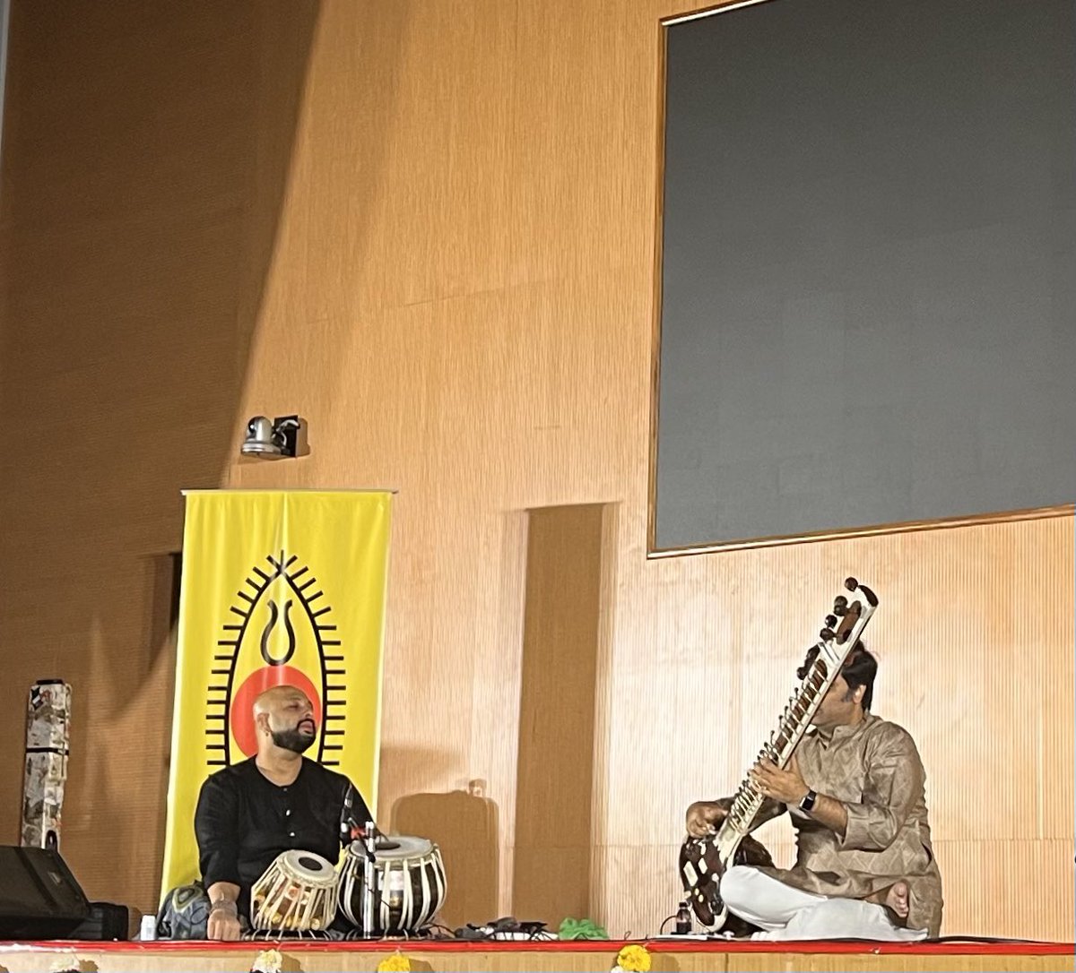 AdhesionLab's tweet image. Brilliant evening of music with @stringstruck and Anubrata Chatterjee hosted by @spicmacayiiserp. As always none of this is possible without student volunteers. Thanks again !