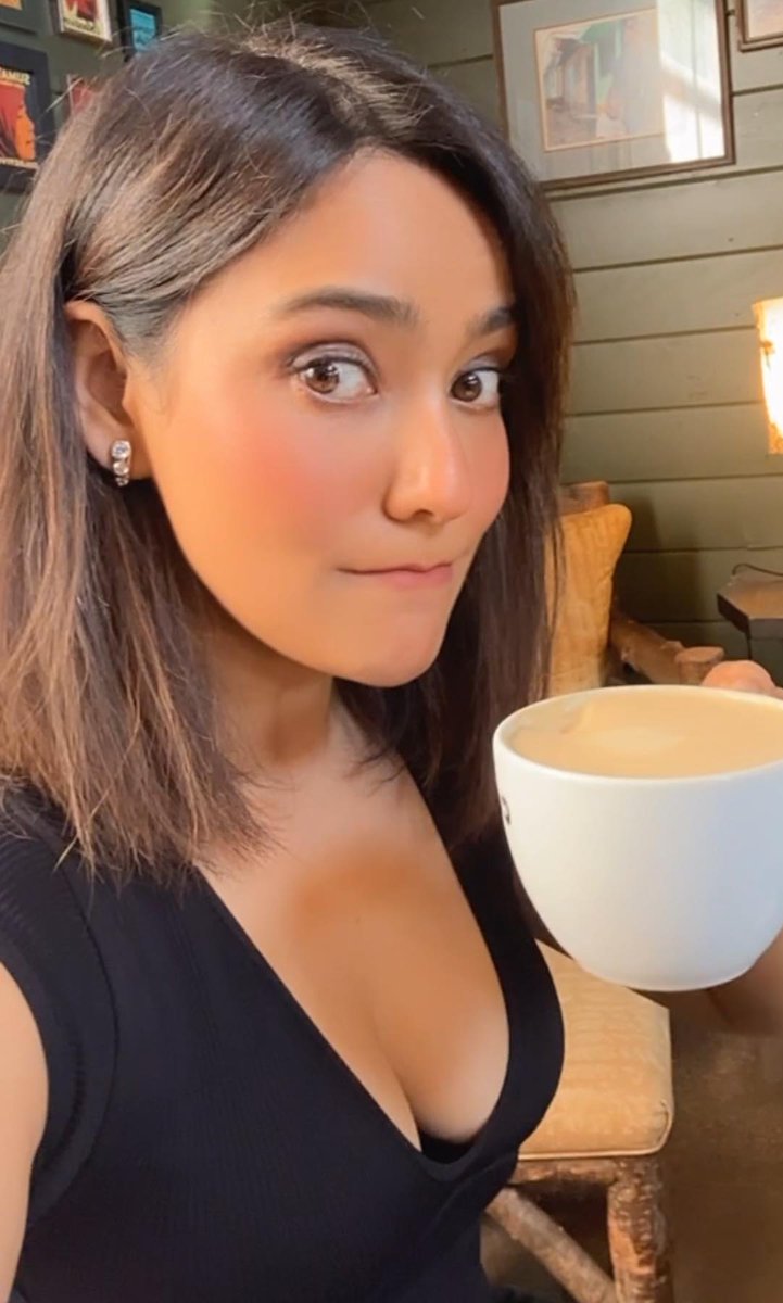 F5Ek7HGaIAAZVEq?format=jpg&name=medium