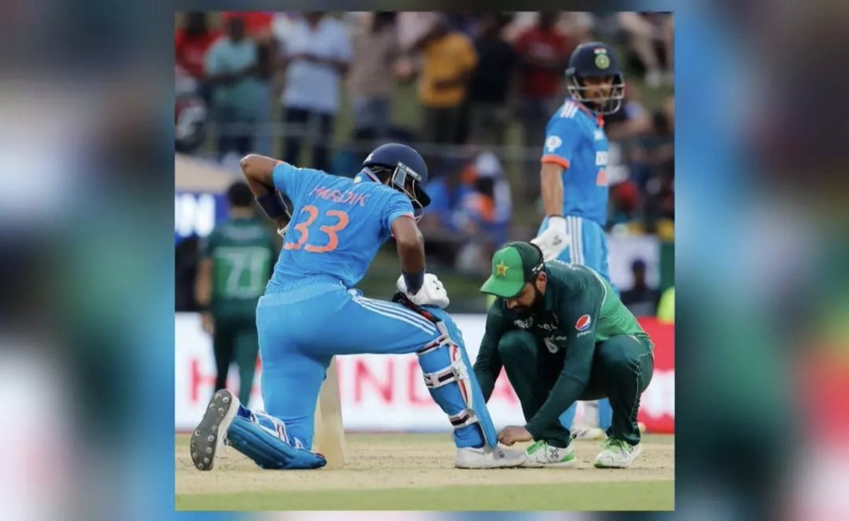 BeingBaniya's tweet photo. ये कोई खेल नहीं है ये दोनों देशों के बीच की feeling है। ऐसे होती है एक खिलाड़ी की पहचान Well done @76Shadabkhan 
#IndianCricketTeam #PakistanCricket 
@BCCI @TheRealPCB @hardikpandya7 https://t.co/wMmAMuFQ0F
