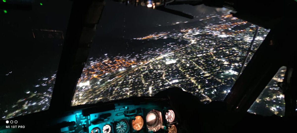 PoliciaStaMarta's tweet photo. #AEstaHora | Ya sea por tierra o aire la seguridad es nuestra prioridad. La Policía Metropolitana de Santa Marta, realiza sobre vuelo sobre la zona urbana y rural de la ciudad, con el firme propósito de brindar tranquilidad a toda la comunidad en general durante el fin de semana. https://t.co/IpDr9nKK8A