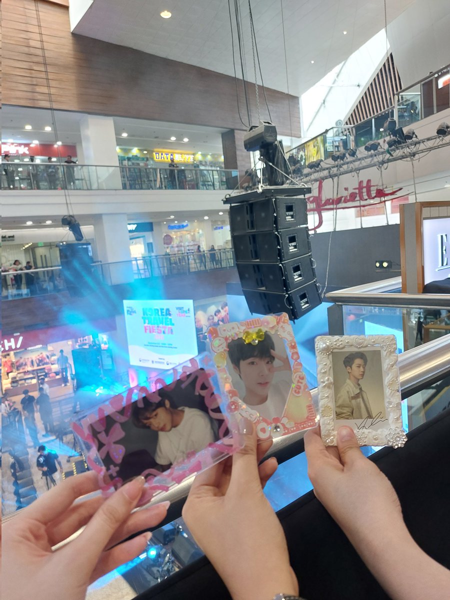 likeoneline's tweet image. seeing jihoon yesterday made me feel so emotional bcos it&apos;s so good to back to my roots – jihoon himself, w1 and panwink. it&apos;s been a while since i became loud and proud for my fave duo, and i&apos;m grateful that i got to be again that wannable/panwinkie i have always been. 🥹
#판윙