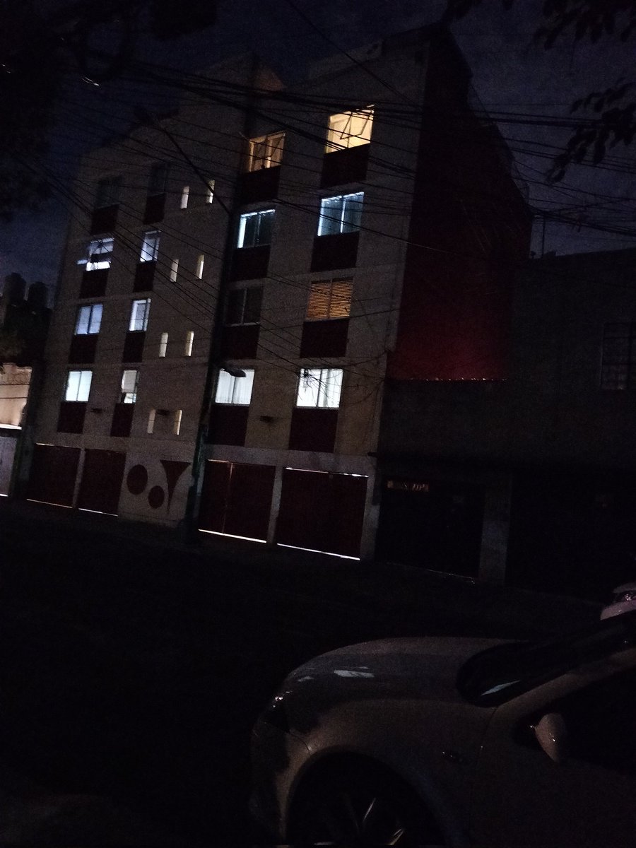 annelgatica's tweet photo. Este sábado ya son 5 semanas sin luz @AccionesBJ @alcaldiabj @STaboadaMx @SSPCMexico @CiroGomezL @La_Portales @proteccioncivil @GoliatBJ  @OHarfuch @Claudiashein @martibatres saratoga entre eje 8 y Pirineos @ContciudaDBJ @VecinosPortales https://t.co/II9nDPVffP