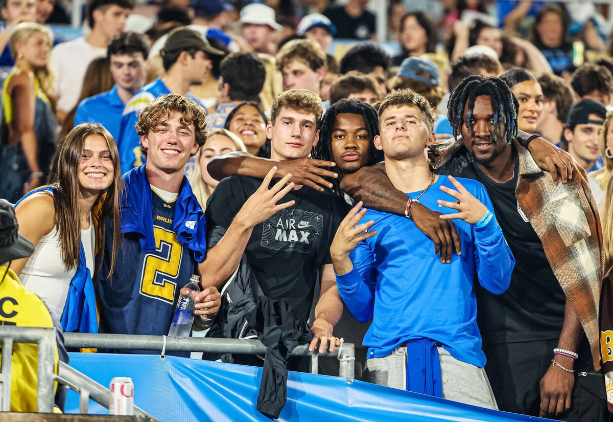 Hanging in 𝑷𝒂𝒔𝒂𝒅𝒆𝒏𝒂 tonight, cheering on <a href="/UCLAFootball/">UCLA Football</a>.

📍 <a href="/RoseBowlStadium/">Rose Bowl Stadium</a>  

#GoBruins 🏀🏈