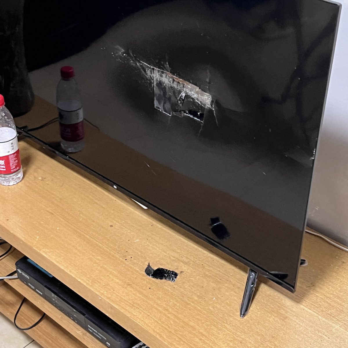 。。在这种家庭里生活我真的会很窒息。但凡有一点不随我爸的心意就开始抽风乱扔东西乱砸东西…我和我妈还有我家猫就是他的出气筒 https://t.co/cuvmsFakVl