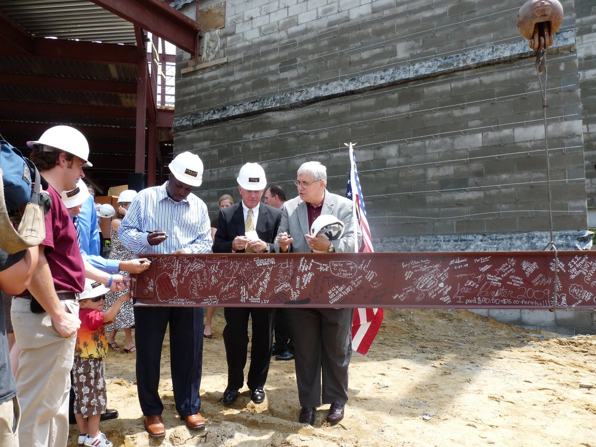 CREW_Clt's tweet image. SPONSOR TAKEOVER! We’re excited to take over CREW’s social to share a bit about @ChoateCo. For 30+ years, we’ve been blessed by the opportunity to help shape businesses and transform the Queen City skyline through our commercial construction services. #ReputationisEverything