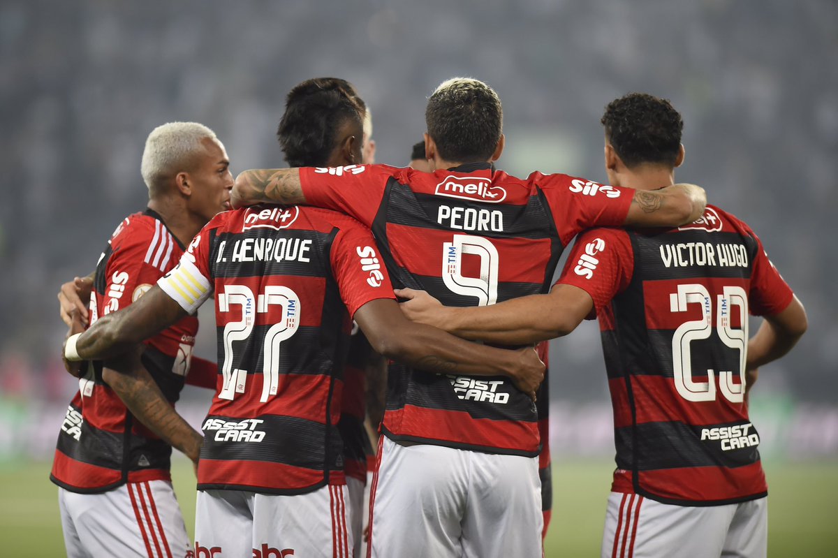 Flamengo's tweet photo. Boa noite, Maior do Mundo! ❤️🖤

#VamosFlamengo 

📸 Marcelo Cortes / CRF https://t.co/K0b9SkTptC