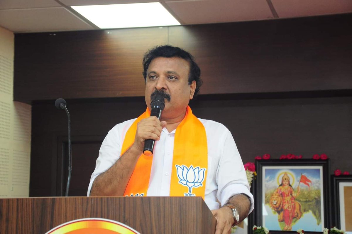 chennai_bjym's tweet photo. இன்று பிறந்தநாள் காணும் மாநில பொதுச் செயலாளரும் நமது பேராசிரியருமான மரியாதைக்குரிய அண்ணன் திரு. @ProfessorBJP அவர்களுக்கு இளைஞர் அணி வடசென்னை மேற்கு மாவட்டத்தின் சார்பாக இனிய பிறந்தநாள் நல்வாழ்த்துக்கள்.

#HbdProfessor https://t.co/HpLP89rf4n