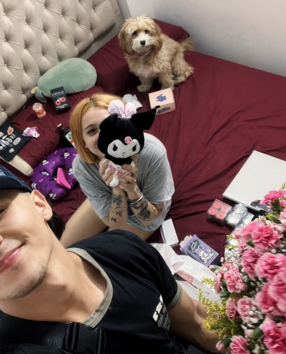 peachyvalty's tweet photo. Chicasssss 😭❤️‍🩹 https://t.co/VNbYDphQTy