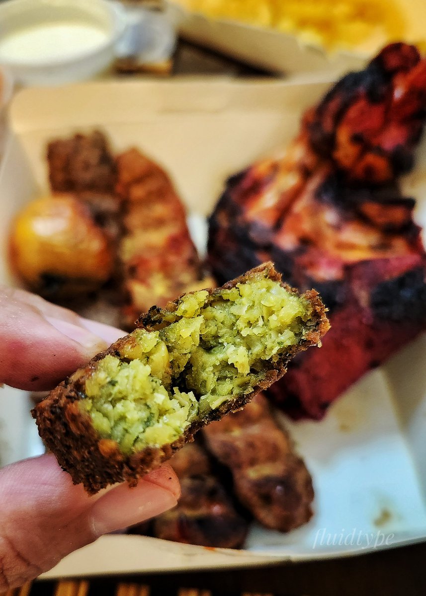 fluidtype's tweet image. The OG veggie balls, Falafel. I just had to recover from that bad veggie balls.

Plus beef &amp;amp; chicken kebab, chicken tikka, baba ghanoush, pita bread, and hummus from Persia Grill, Met Live. Bad weather? Order in!

#falafel
#kebab
#samosas