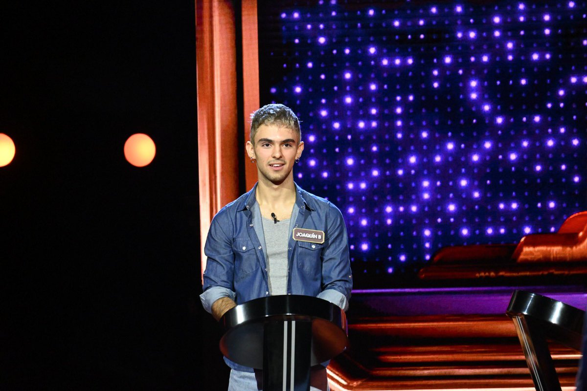 ¡Wow! 🥰✨

Esta noche 𝑱𝒐𝒂𝒒𝒖𝒊́𝒏 𝑩𝒐𝒏𝒅𝒐𝒏𝒊 está destacando en #LaPalabraSecreta.🙊🔐Es muy notorio, el talento corre por sus venas.🍀👀

¿El guapo famoso logrará pasar a la parte final del juego?🔐🪜Descúbrelo en: bit.ly/PalabraSecreta… 📺🍀