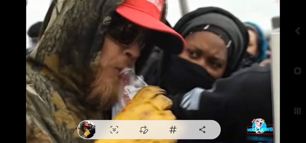 JuryNullify420's tweet photo. Geez. Seems like Katy or caty ...the #freedomcorner participant who quietly waves the flag. She happened to be with #ryansamsel when the first bullet flew on J6 and the initial breech played out . But what do I know ? https://t.co/IcCWMAwiMS