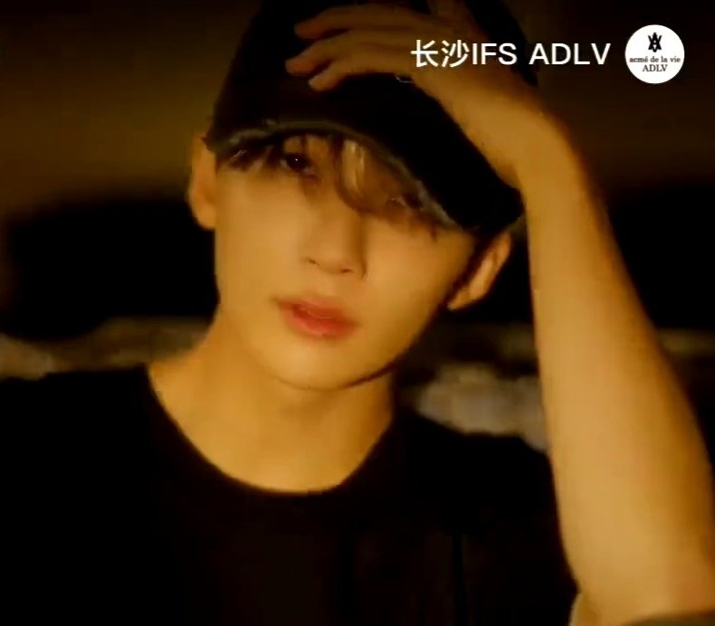 푱 tweet media