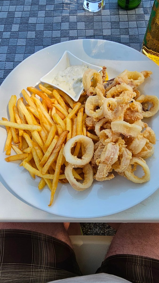 sladkym's tweet photo. Tak toto ja môžem 😍 #kalamare #chorvatsko #mnam https://t.co/H31vsZvmLq