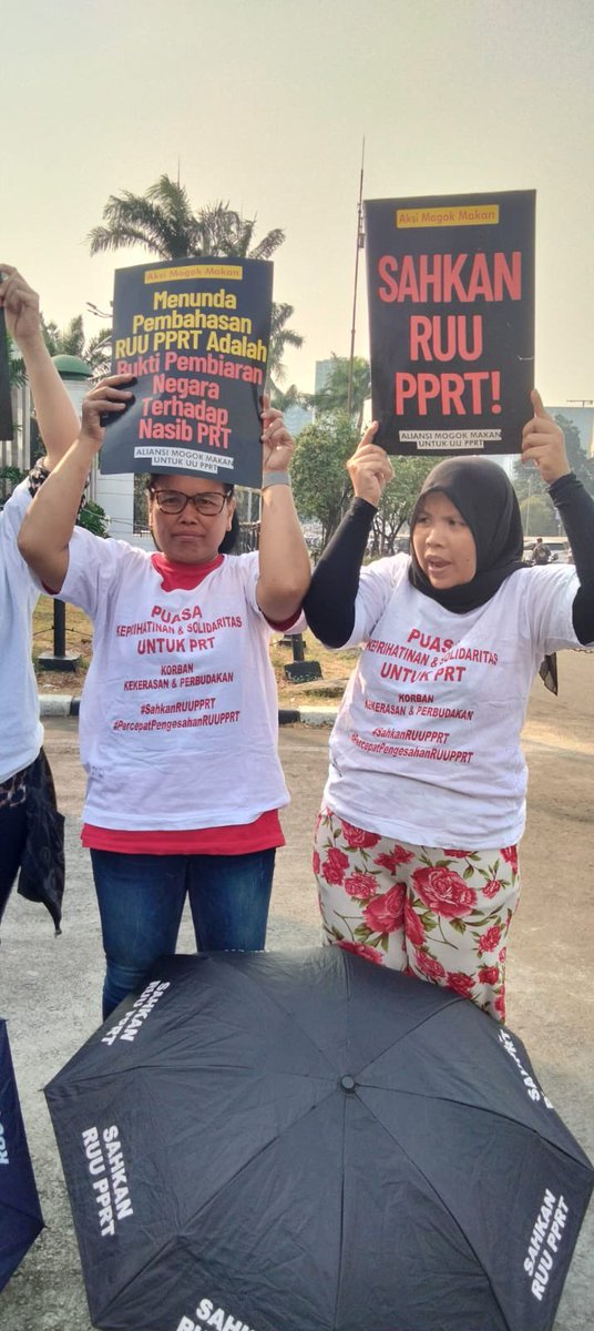 jalaprt's tweet photo. Hari ke-20 Aksi Mogok Makan Desak UU PPRT di depan @dpr_ri, pada Sabtu, 2 September 2023.

#SahkanRUUPPRT
#AksiMogokMakanDesakUUPPRT https://t.co/bVSDJeQcBn