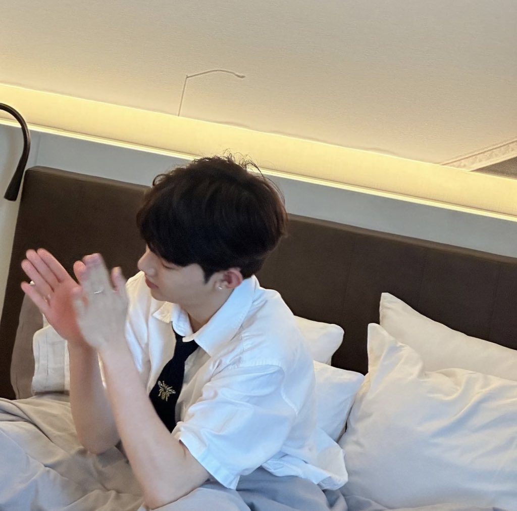 there’s no fucking way they didn’t film any sort of content in those LA hotel rooms… what else would they all have been this dressed up for if not a double date [THIS IS A JOKE]