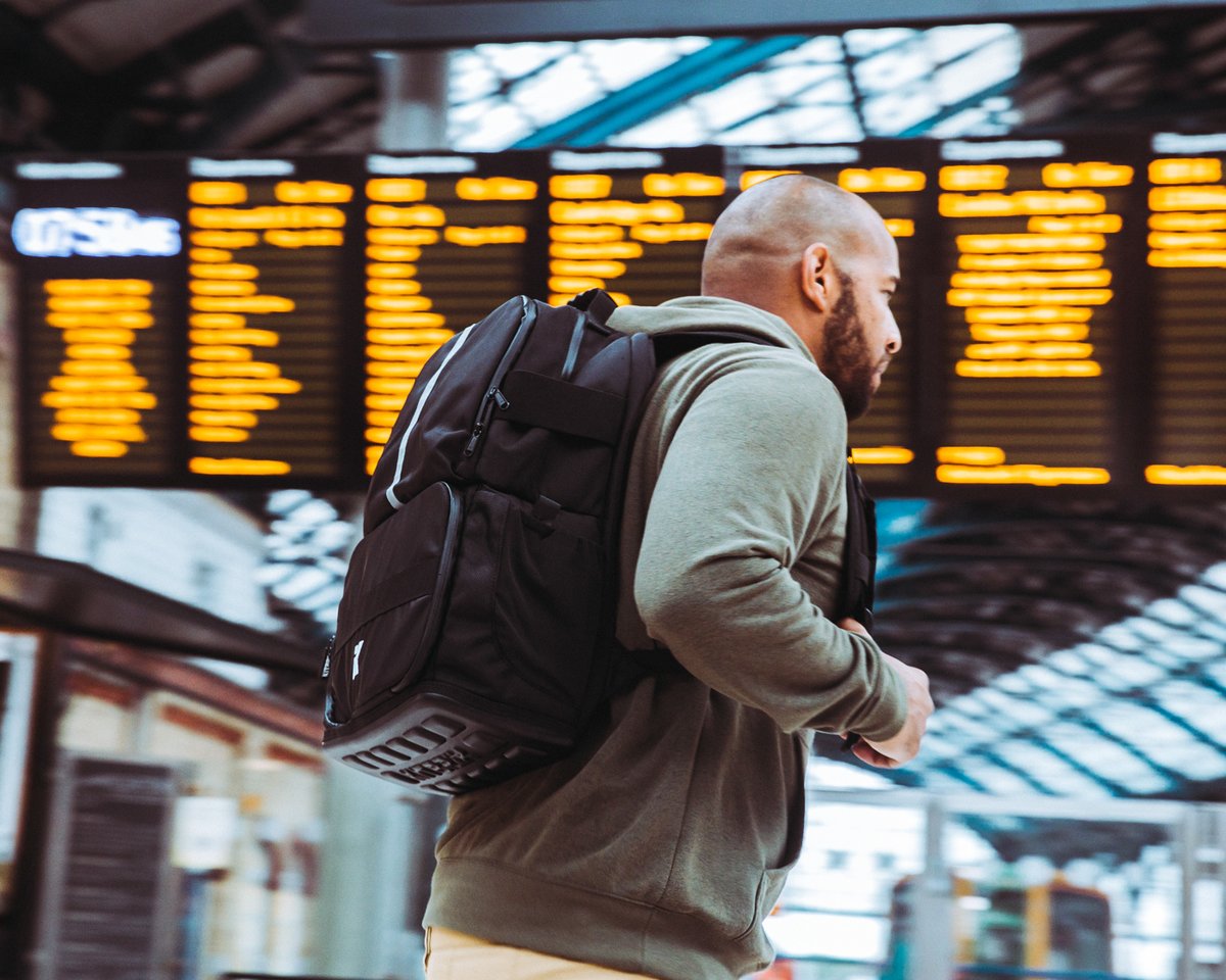 Back to business: hit the off-season running, backed up by the CityBrix.

☑️ Built-in gym locker for the sweaty stuff
☑️ Dedicated storage for your work gear
☑️ Tough construction
☑️ Waterproof base
☑️ Hi-viz rain cover

Find out more &gt; loom.ly/uRAopYs