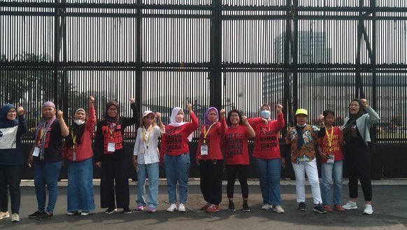 jalaprt's tweet photo. Hari ke-21 Aksi Mogok Makan Desak UU PPRT di depan @dpr_ri, pada Minggu, 3 September 2023.

#SahkanRUUPPRT
#AksiMogokMakanDesakUUPPRT https://t.co/eQubwYtNyN