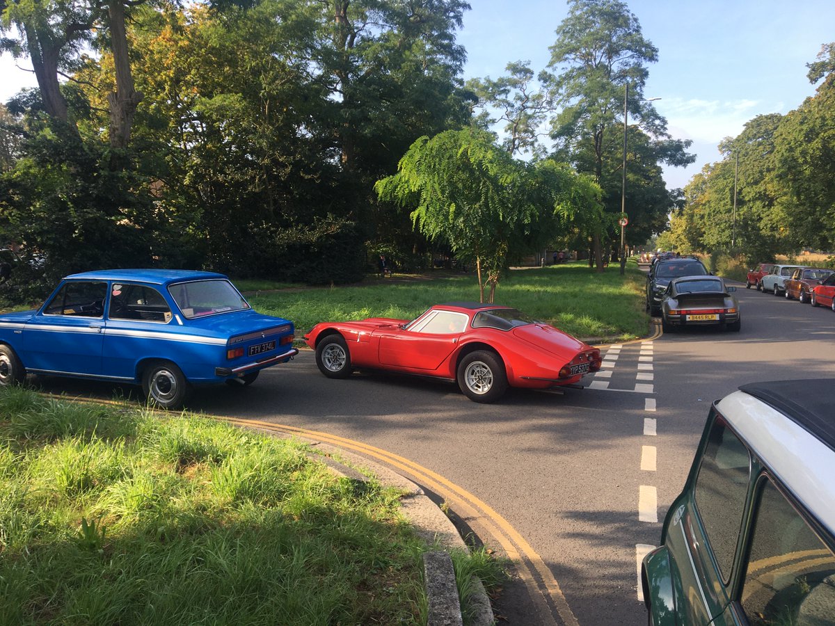 OctaneJames's tweet photo. Lots of events on today so it was a small but perfectly formed Southside Hustle on Wimbledon Common this morning. Lovely cars and people.    #Wimbledoncommon #southsidehustle #wackyracerscoffeeclub #londonclassics #classiccars #theyremeanttobedriven https://t.co/vNw83kUc0g