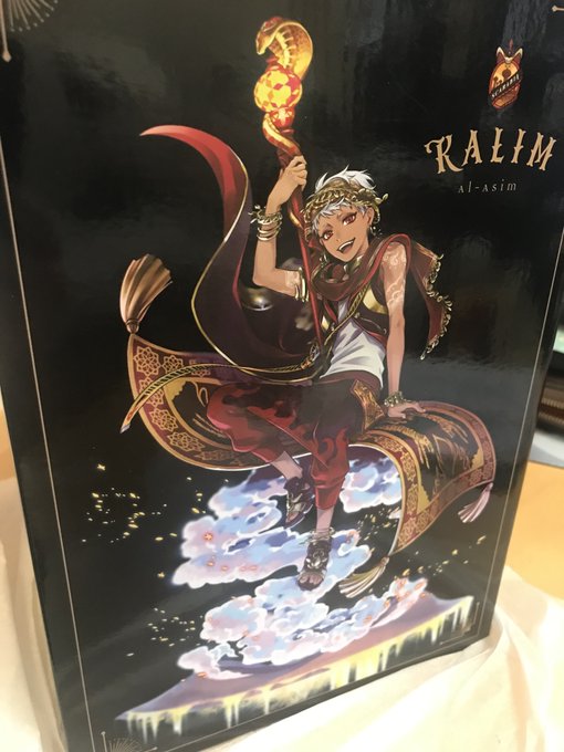 しばらく箱だけ眺めてた…なんで箱出す前からこんな顔がいい?? 