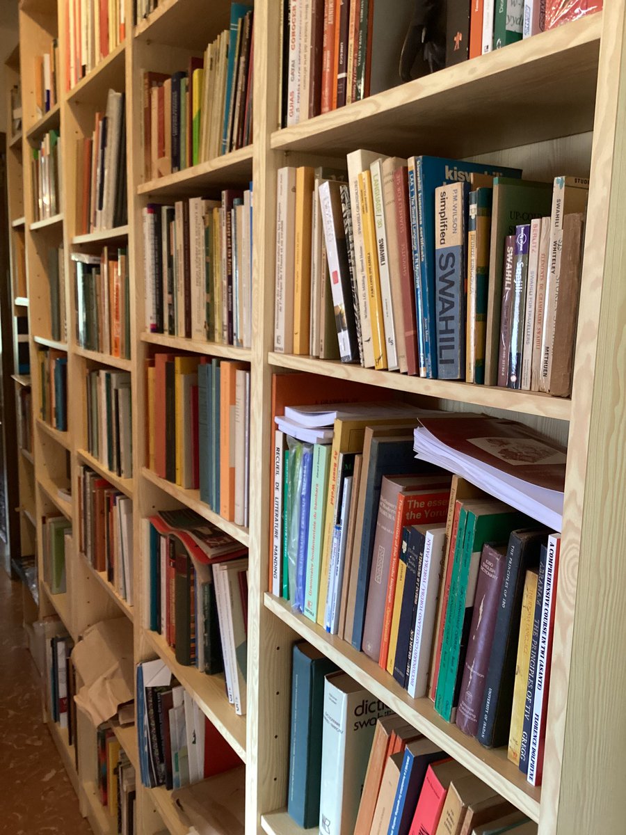 JosepTuriel's tweet photo. La teva biblioteca @CarmeJunyent està en bones mans. No hem pogut enllestir-la, però els lectors ja poden trobar uns 1500 titols al catàleg. Treballar amb tú ha estat un regal. 
La paella, però, la demano igualment. 
T’aniré informant, estimada M. Carme (no he oblidat l’M). https://t.co/Hq7IpM6VN7
