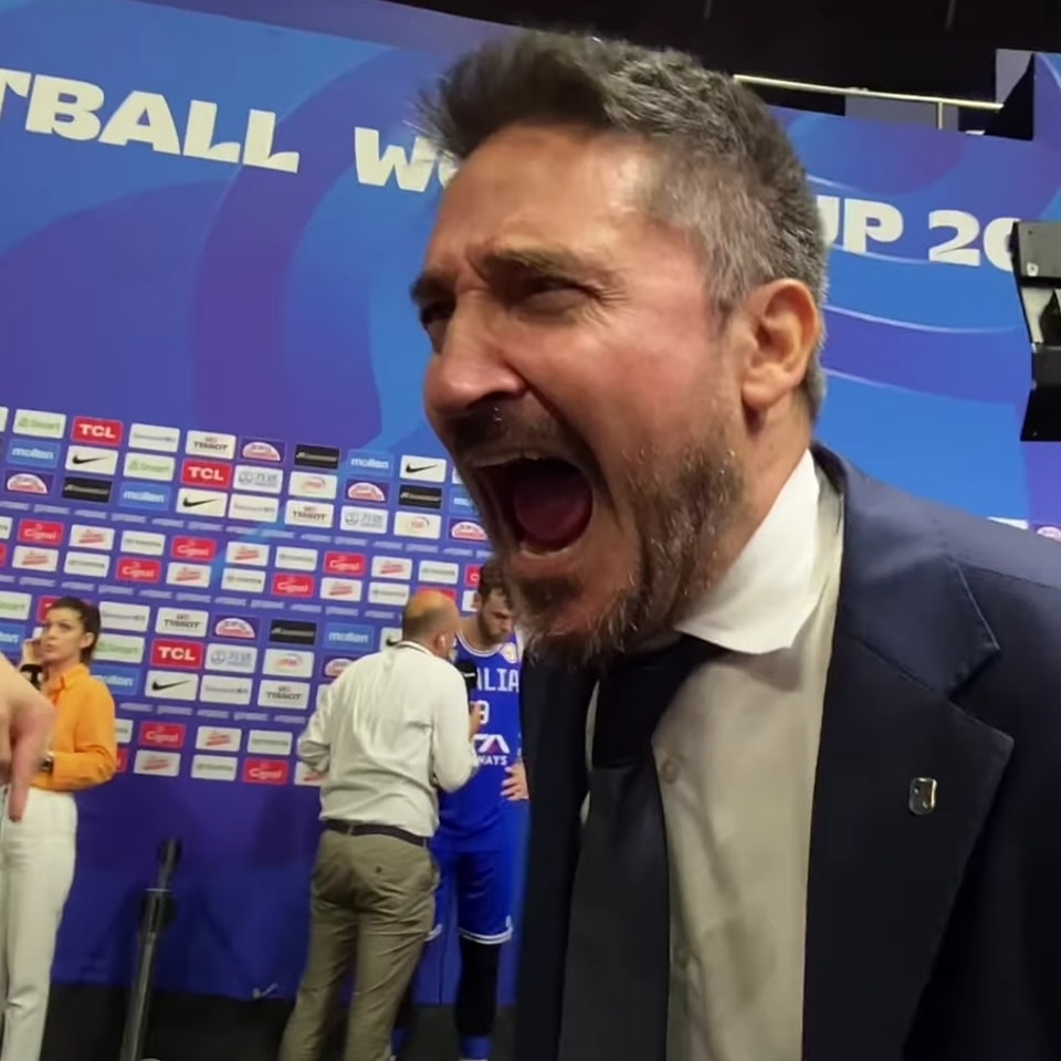 Siamo ai quarti di finale dei mondiali!!!
🇮🇹 🏀 🇮🇹 🏀 

Giocheremo contro gli Stati Uniti o con la Lituania. 

#ItalBasket #Torino #ItalBasketTorino #FibaWC #WinForItaly #WinForItalia #MondialiTipo #FIBAWC2023