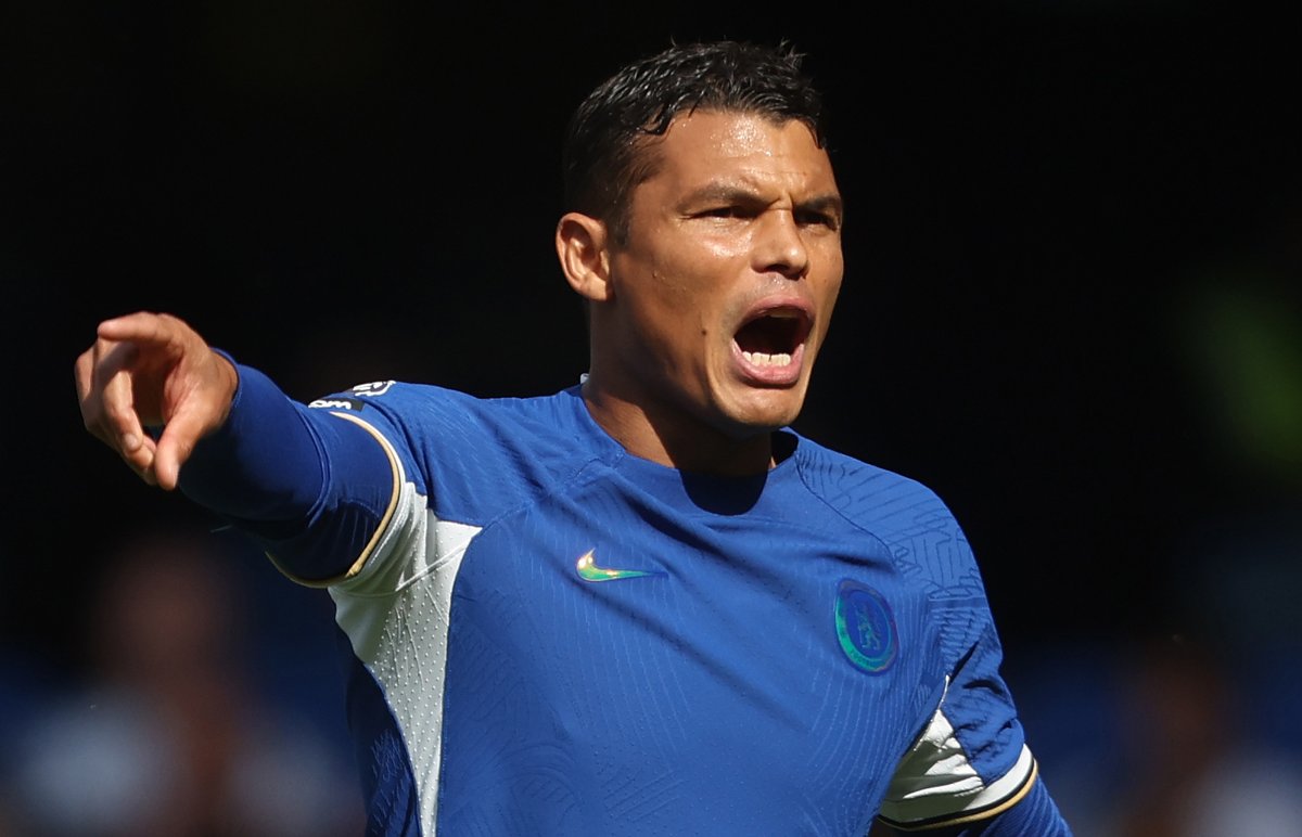 MirrorFootball's tweet photo. "If you look closely at the game, we are playing with a line of 4 my friend!"

Thiago Silva has a correction for a social media critic after Chelsea lost to Forest on Saturday 😆 
https://t.co/i5A7o9yjKn https://t.co/DQMmv70Hql
