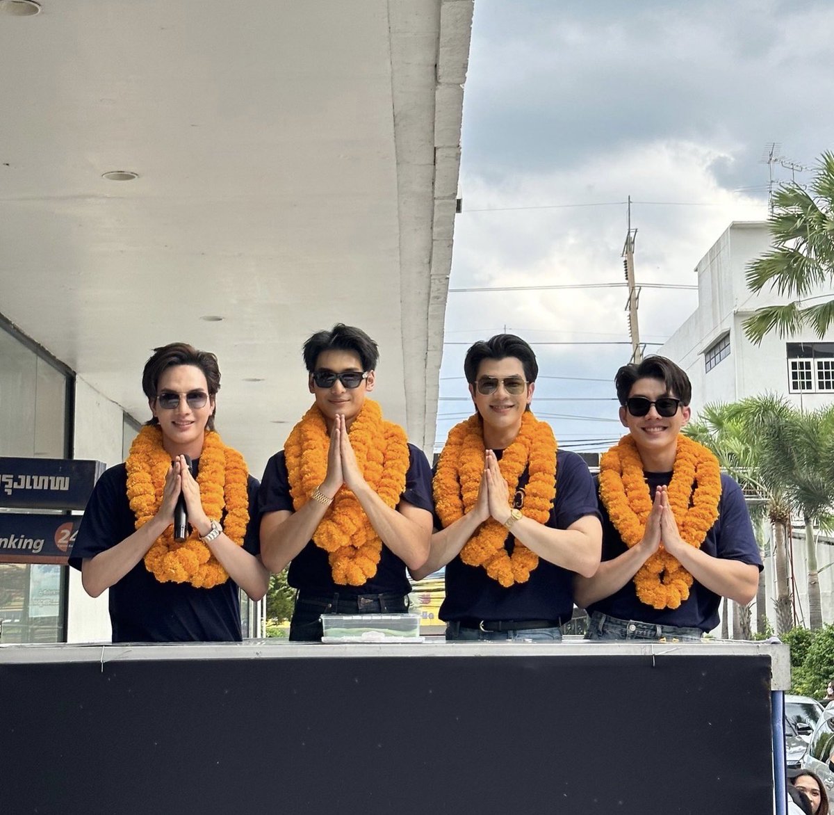 tunwaxz's tweet photo. พระเอกลิเก     แฟนสส       สส       นักท่องเที่ยว https://t.co/SKvNibmIWk