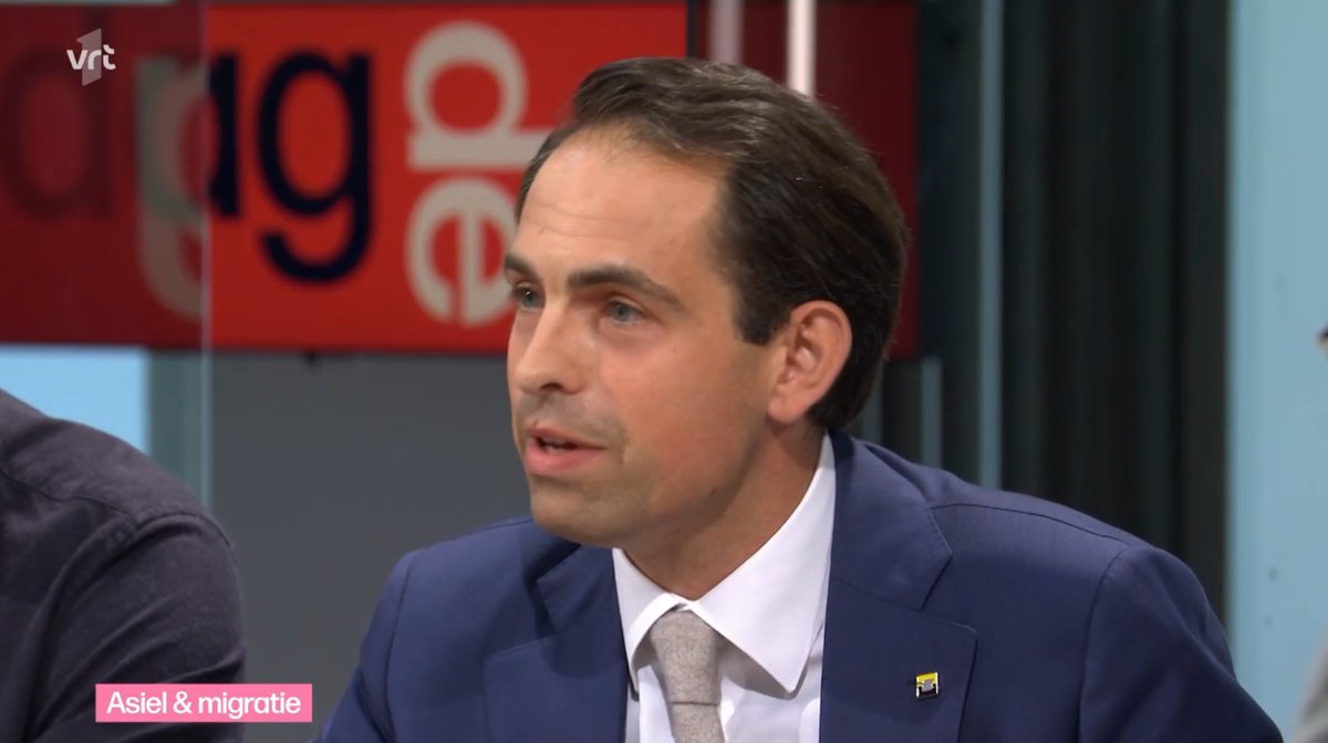 vlbelang's tweet photo. "Voor Groen zal het nooit genoeg zijn tot Vlaanderen een mini-Brussel is. Groen heeft 5-6000 leden. Als elk lid een migrant in huis neemt, is het probleem opgelost. Maar dat doet u niet. Het zijn immers de volkswijken waar een probleem is." @tomvangrieken #7dag https://t.co/cdzLOFX0IY