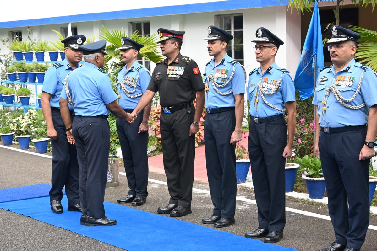 Prodef_blr's tweet photo. Air Marshal R Radhish, AOC-in-C, #TrainingCommand visited Command Hospital Air Force Bengaluru, Medical Training Centre, Air Force Institute of Dental Sciences and No-1 Rapid Action Medical Team located at Agram, #Bengaluru from 31st Aug to 2 Sept 2023 https://t.co/JdnLlCYV5m