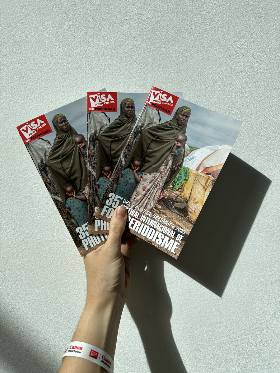 👀 The official brochures of #visapourlimage2023 !