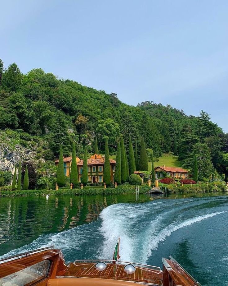 addictviews's tweet image. Lake Como 🇮🇹