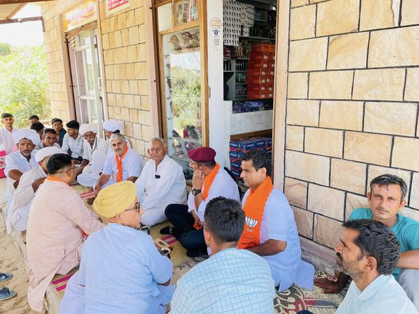 RooparamBarmer's tweet photo. बाड़मेर विधानसभा में आगामी 05 सितंबर 2023को बाड़मेर मुख्यालय पर भाजपा राजस्थान द्वारा आयोजित "परिवर्तन संकल्प यात्रा" कीविशाल जनसभा कोलेकर जनसंपर्क बैठक आज ग्रामपंचायत गंगासरा मेंआयोजित हुई 
जिसमेंआम जन को ज्यादा से ज्यादा संख्या में पधारने का न्यौता दिया।
#परिवर्तन_संकल्प_यात्रा https://t.co/kOpFLlpNnl