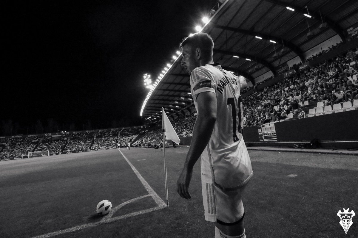 AlbaceteBPSAD's tweet photo. 📸 | La fotografía es en blanco y negro porque el color ya lo pone él con su fútbol 🧙🏻‍♂️⚽️

#AúpaAlba https://t.co/LDIGazSs9w