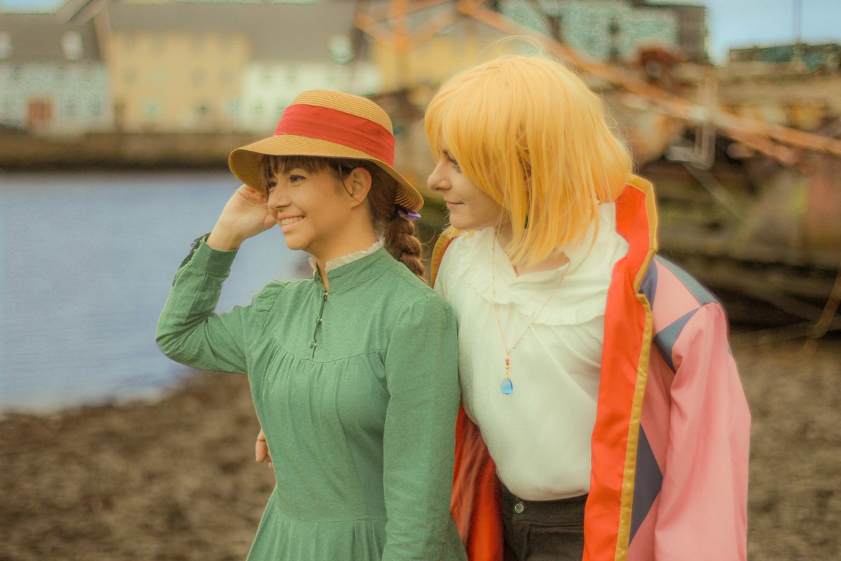 SHSCosplay's tweet photo. This place is just for you ✨
got these photos back #akumakon #akumakon2023 I love how fairytale looking the edits are!
📸: @kira_kirira
Sophie: @A_Inconformada
#howlsmovingcastle #howlpendragon
#ハウルの動く城 #ハウル #ハウソフィ #하울의움직이는성 #howlandsofie #sofieandhowl https://t.co/3bcR3ZuyGF