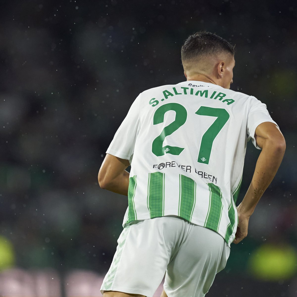 AltimiraSergi's tweet photo. Muy feliz por la victoria del equipo y por mi primer partido en @LaLiga con esta camiseta. Con ganas de vivir más momentos como los de ayer.

Gracias afición por el apoyo!💚🤍
@RealBetis https://t.co/Km5scQcQOI