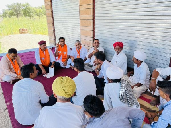 RooparamBarmer's tweet photo. बाड़मेर विधानसभा में आगामी 05 सितंबर 2023को बाड़मेर मुख्यालय परभाजपा राजस्थान द्वारा आयोजित "परिवर्तन संकल्प यात्रा" की विशाल जनसभा को लेकर जनसंपर्क बैठकआज ग्राम पंचायत धनतला मेंआयोजित हुई l
जिसमें आमजन को ज्यादा से ज्यादा संख्या में पधारने का न्यौता दिया।
#परिवर्तन_संकल्प_यात्रा https://t.co/9DXzXM93pV