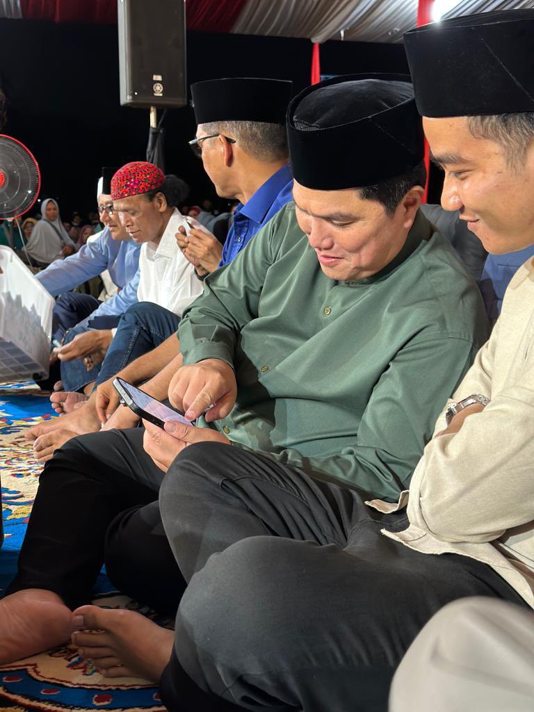 Menyaksikan netizen baku hantam di twitter 😂😂