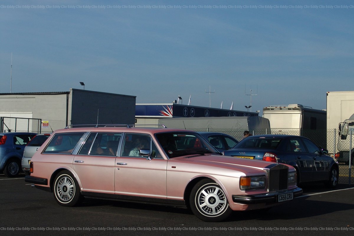 ROLLS ROYCE VAL D'ISÈRE fabriqué par Jankel
11 exemplaires

#rollsroycevaldisere #robertjankel #car #supercar #rare #legend #classic #art #iconic #hypercar #voiture #carporn #perfect #amazing #fool #awesome #nicepicture #art #robertjankeldesign #rollsroyce #valdisere #break