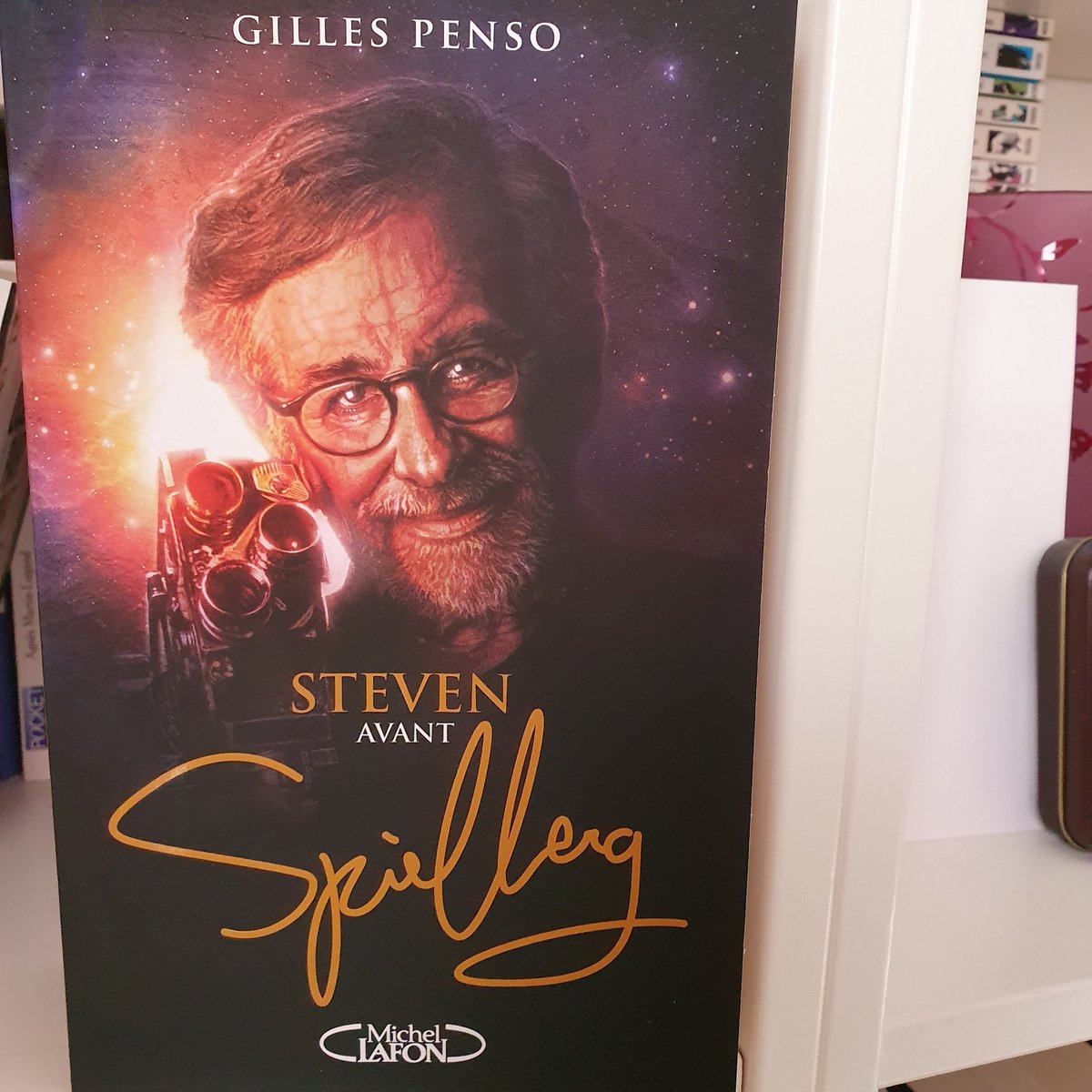 ColligAdy's tweet photo. Passionnant ouvrage de @GillesPenso sur mon réalisateur préféré depuis toujours : Steven Spielberg 👍 Ca m'a donné envie de revoir toute sa filmographie ! Chez @michellafon https://t.co/eDsQEboSRV