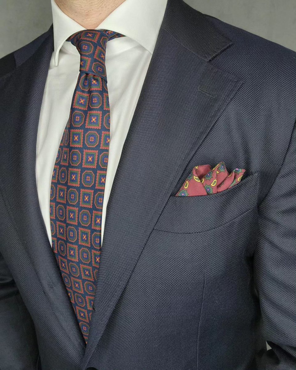 Rampleyandco's tweet image. A pleasure to see @the.gentledog pairing two of our Madder silk accessories together.

#maddersilkstyle #accessorypairing #elegantensemble #silkfashion #gentlemanswardrobe #rampleyandco #pocketsquares  rampleyandco.com/collections/ma…