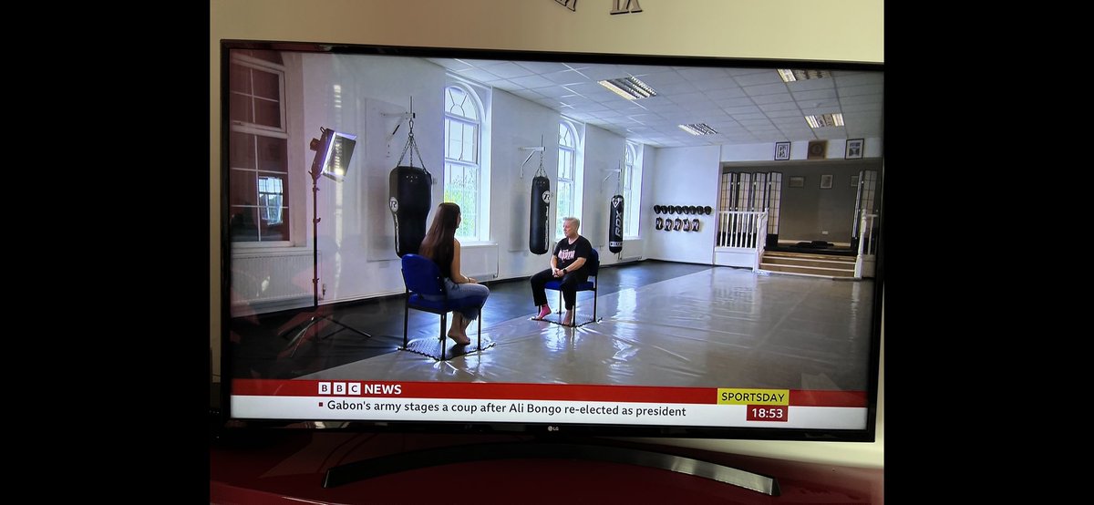 alicescarfftv's tweet photo. ✨This week✨
Having another piece go out on Sports Day on the News Channel, I’m feeling super happy to have shared Sue’s incredible story nation wide.🙌🏼🎥
Also great to be in with the BBC Sports News team on transfer deadline day.✍🏻
#bbcnews #bbcsport #mma #TransferDeadlineDay https://t.co/3gN9PQ6Acq