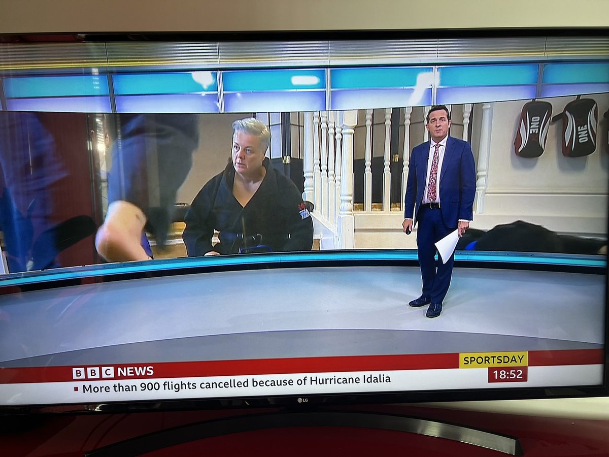 alicescarfftv's tweet photo. ✨This week✨
Having another piece go out on Sports Day on the News Channel, I’m feeling super happy to have shared Sue’s incredible story nation wide.🙌🏼🎥
Also great to be in with the BBC Sports News team on transfer deadline day.✍🏻
#bbcnews #bbcsport #mma #TransferDeadlineDay https://t.co/3gN9PQ6Acq