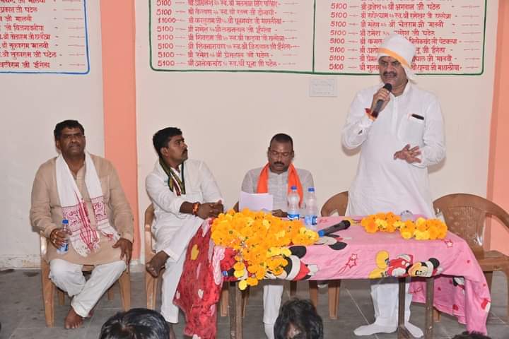 जय सियाराम बाबा 

कसरावद विधानसभा क्षेत्र में कसरावद से पिपलगोन, सामेडा रोड़ एवं भटयान से सियाराम बाबा आश्रम तक नवीन सड़क निर्माण कार्य का भूमि पूजन कर आयोजित कार्यक्रम में उपस्थित सभी आशीर्वाद दाताओं से संवाद किया।