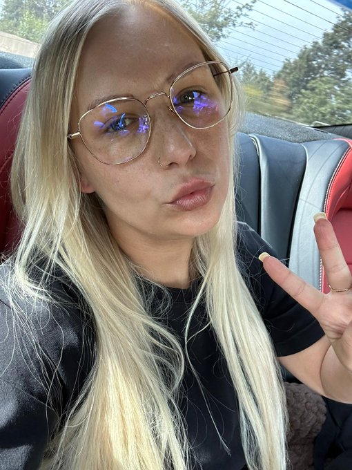 F&uuml;r mich gehts Heute zum Kalendershooting nach Bochum. Ich freu mich drauf😊. F&uuml;r Dich hab ich einen heissen<a href="/tag/lenaliebtslaut"class="tags"><span>#lenaliebtslaut</span></a><a href="/tag/nachbarnliebenmich"class="tags"><span>#nachbarnliebenmich</span></a>